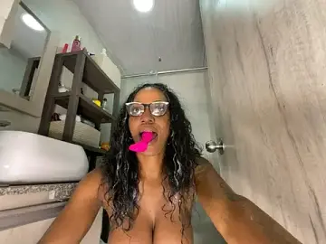 Stripchat Live Porn of Bustykeyla