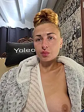 Stripchat Free Live Porn of kylie_blck