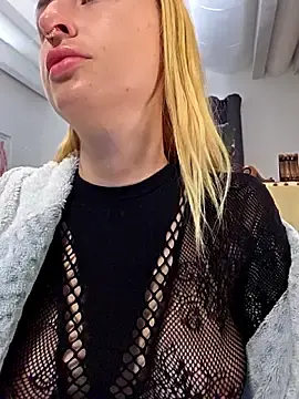 Stripchat Live Sex Cam of kylie_blck