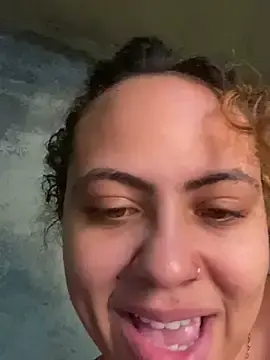 Stripchat Live Sex Cam of Chloe_Leaozinho