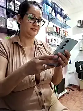 Stripchat Free Porn Cam of keilymadam