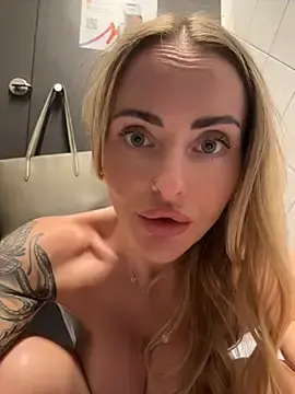 Stripchat Sex Cam of EmaSalis