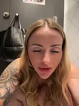 Stripchat Live Porn of EmaSalis