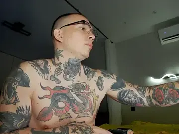 Stripchat Sex Cam of Tommy_cat