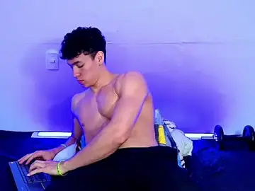 Stripchat Live Sex Cam of Luke_Muscle