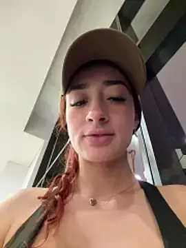 Stripchat Watch Live Sex Cams of ariiel_