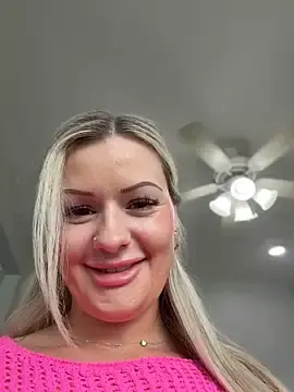 Stripchat Watch Live Sex Cams of LoveShae_