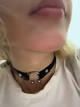 Stripchat Sex Cam of SweetBunnyGF