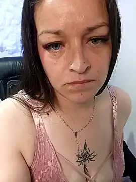 Stripchat Live Sex Cam of Isa_bluee