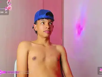 Stripchat Sex Cam of Maxfrost1