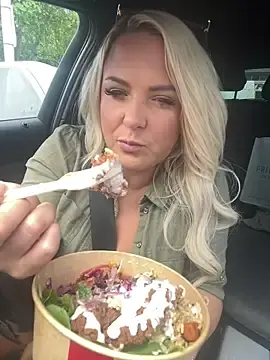Stripchat Free Porn Cam of Bustyblondebabe32