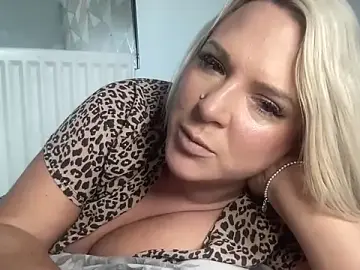 Stripchat Live Porn of Bustyblondebabe32