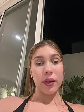 Stripchat Sex Cam of Nikii__