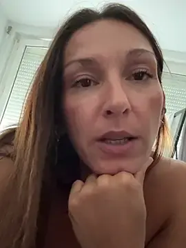 Stripchat Live Sex Cam of chiara-loveandlife