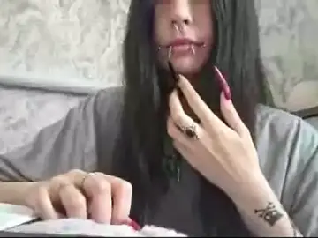 Stripchat Live Sex Cam of KrissyHiott