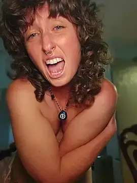 Stripchat Free Porn Cam of mossy_kiss