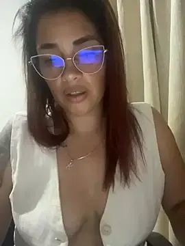 Stripchat Sex Cam of CamiGarcia1