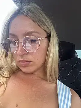 Stripchat Live Sex Cam of StasyWood