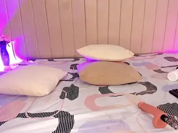 Stripchat Live Sex Cam of Littleolivia_