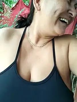 Stripchat Free Live Porn of Horny-Mommy-Dirty