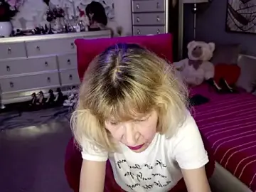 Stripchat Adult Webcam of HornyMilf_555