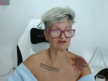 Stripchat Live Sex Cam of bety-cum2