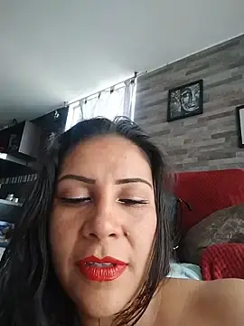 Stripchat Live Sex of KittyHoleshot87