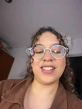 Stripchat Free Porn Cam of Shara_dreams