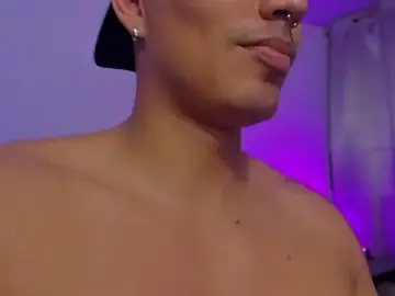 Stripchat Sex Cam of JamesGraay