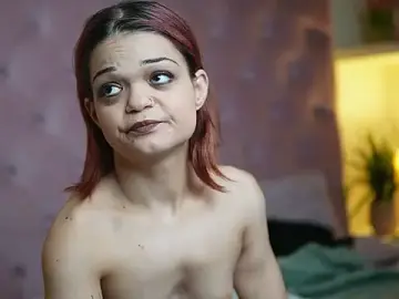 Stripchat Adult Webcam of MaiaMini