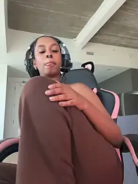 Stripchat Live Sex Cam of Your_Paris
