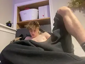 Stripchat Live Sex Cam of yourwhiteboy1