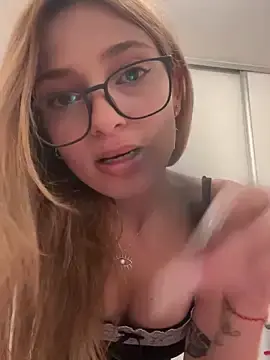 Stripchat Adult Webcam of paulinee2006