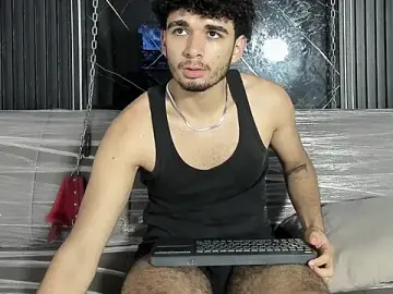 Stripchat Live Porn of LucasThomson_