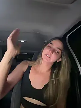 Stripchat Free Live Porn of DoriDelux66