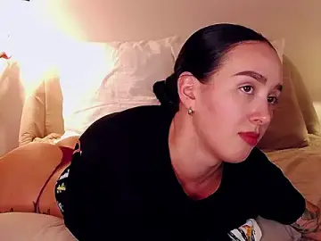 Stripchat Free Live Porn of KimKhallifa