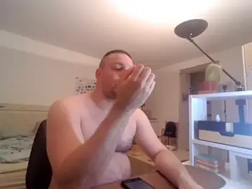Stripchat Free Porn Cam of MilitaireDom