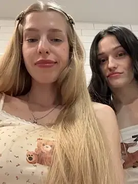 Stripchat Live Porn of kira_mia