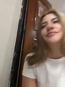 Stripchat Watch Live Sex Cams of Andrea_19blonde