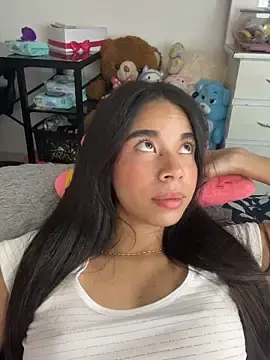 Stripchat Nude Webcam of Milleradhara24