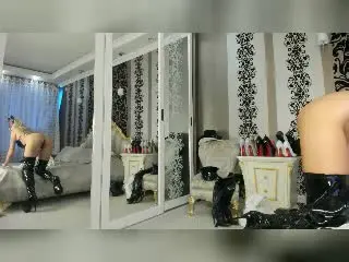 Xlovecam Private Sex Chat of MademoiselleBella
