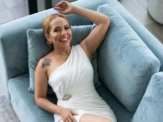 Xlovecam Live Sex Cam of AmberDillucca