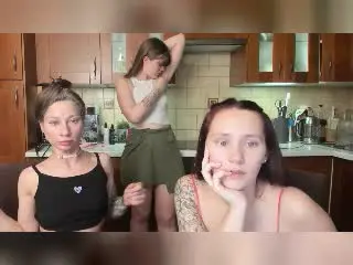 Xlovecam Adult Webcams of HotCaramelsTrio