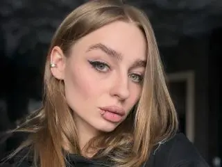Xlovecam Sex Cam of PetrinaRaven