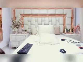 Xlovecam Private Sex Chat of KendraMiler