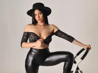 Xlovecam Adult Webcam of DaniellaPicc