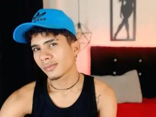 Xlovecam Free Live Porn of SkinnyCuteAlyer