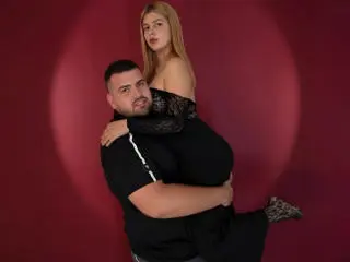 Xlovecam Adult Video Chat of EmelyRoberto